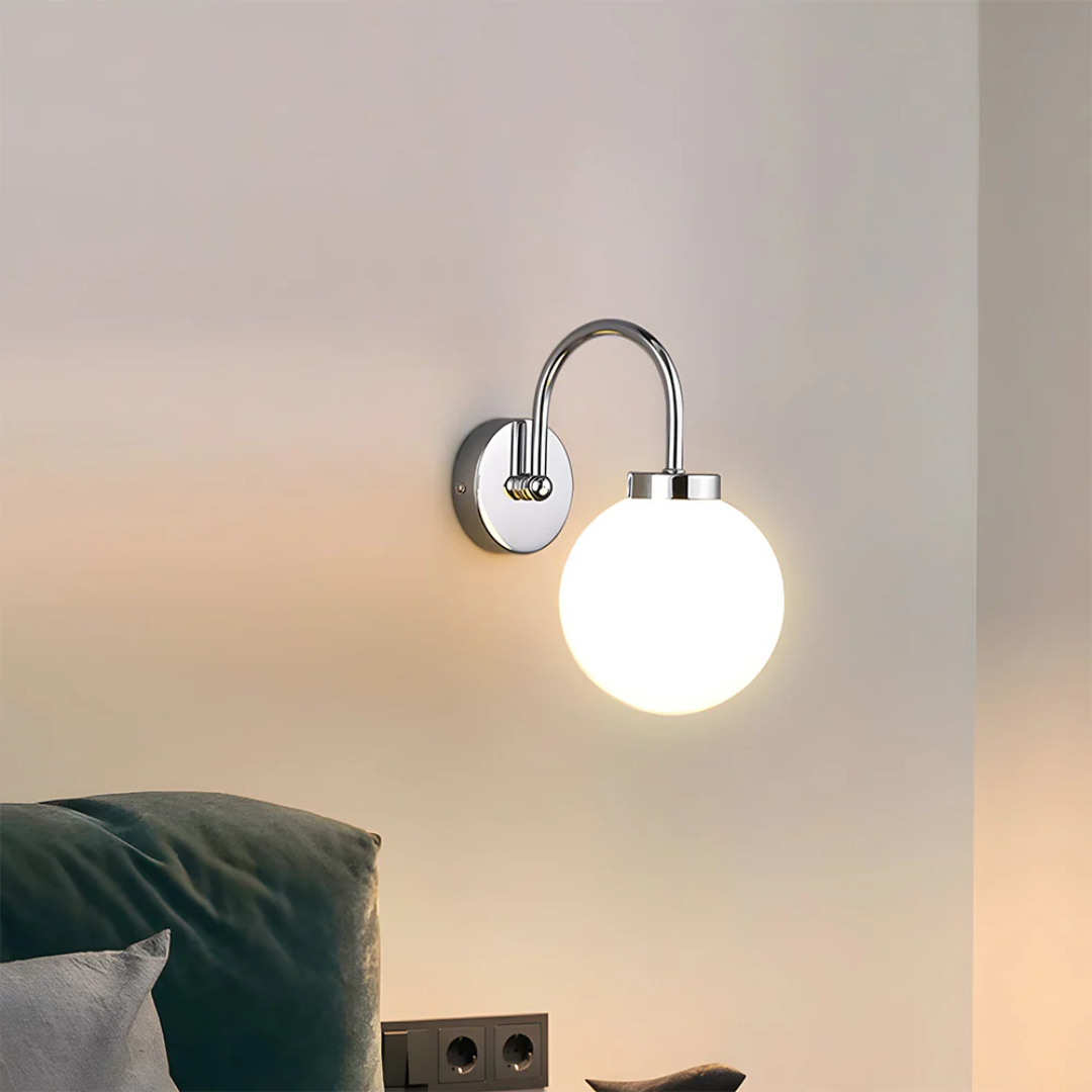 Licinia – Vintage Wall Lamp Glass Globe