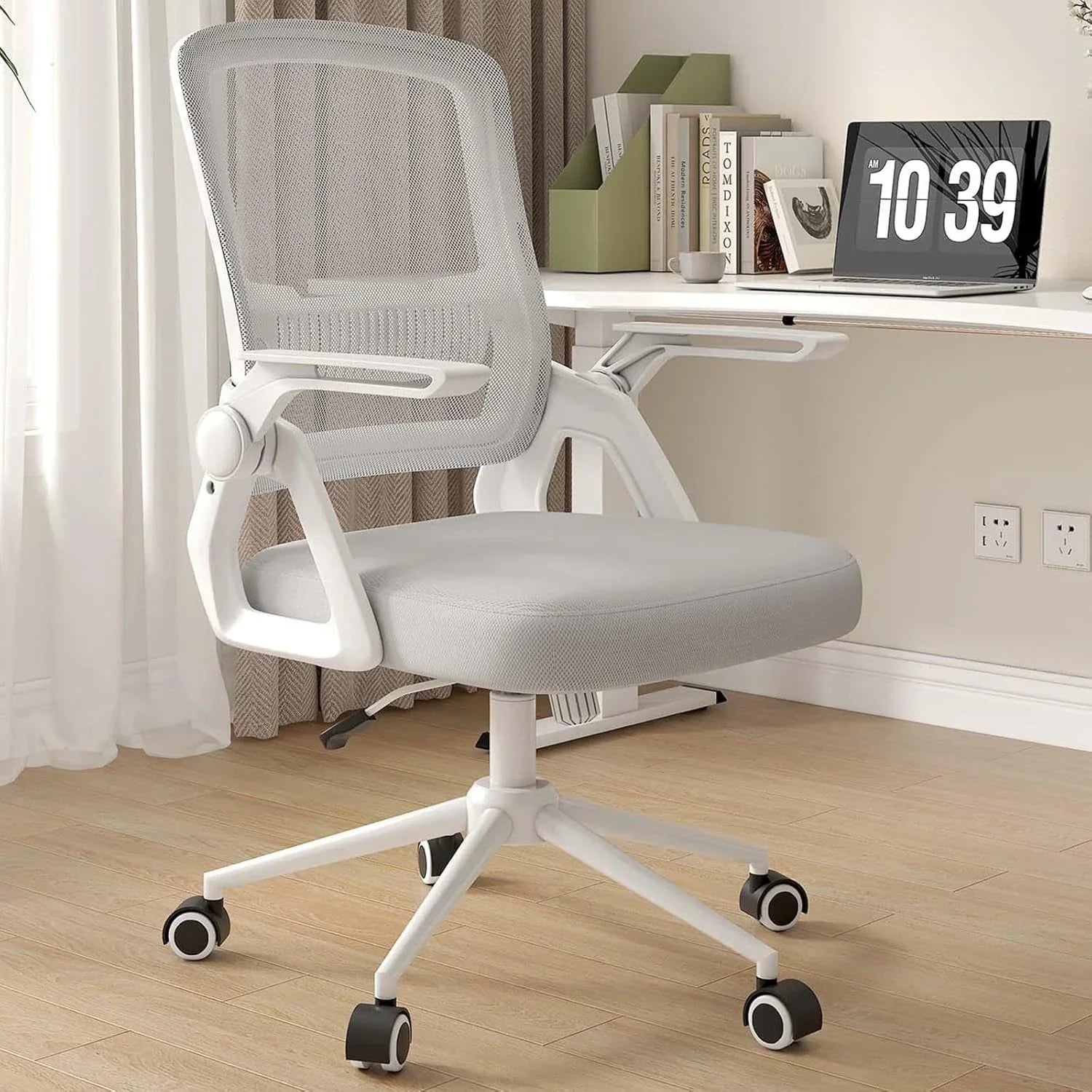 Favora – Ergonomic Mesh Office Chair with Foldable Armrests and Lumbar Support