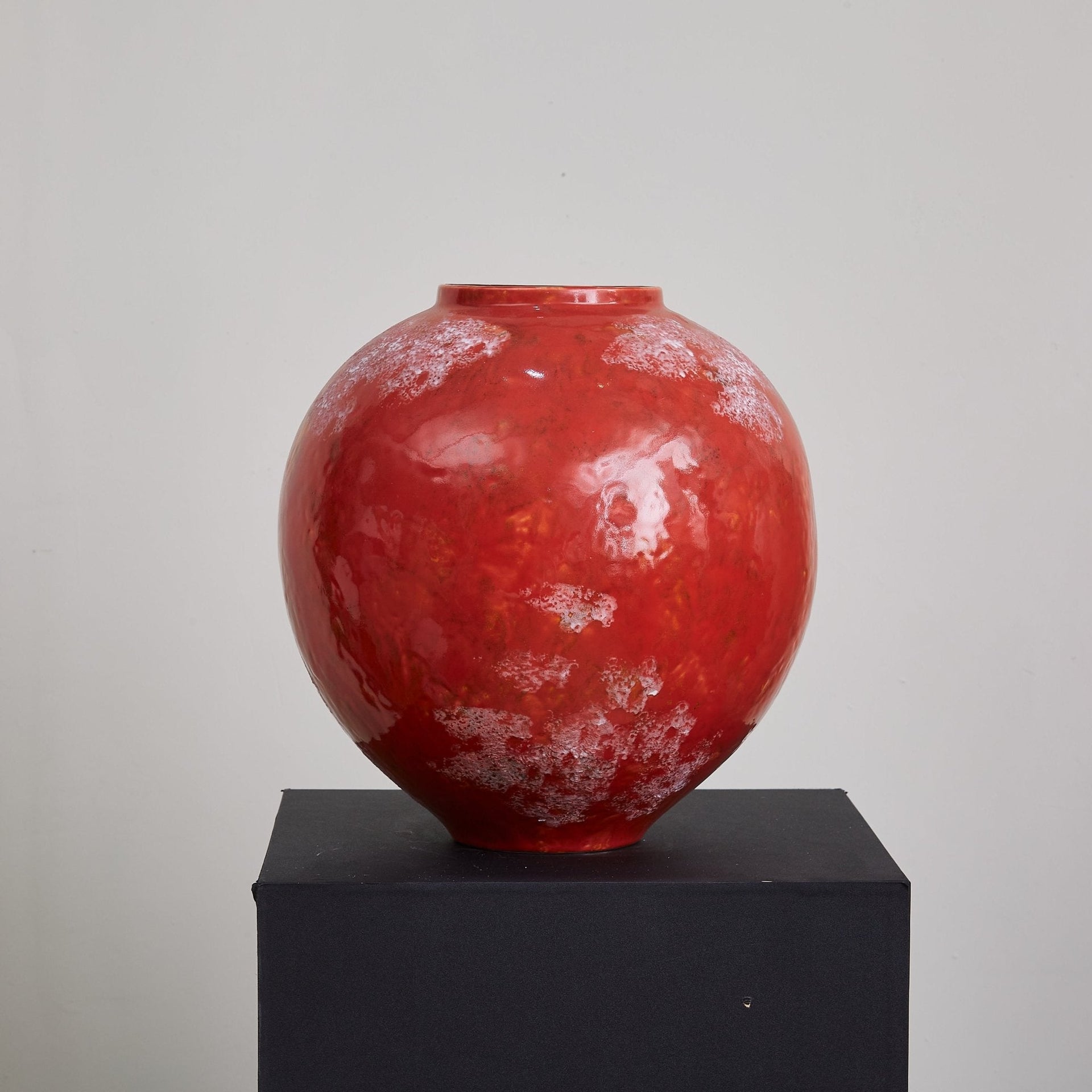 Embrale – Table Lamp with Warm Light Veil and Organic Design