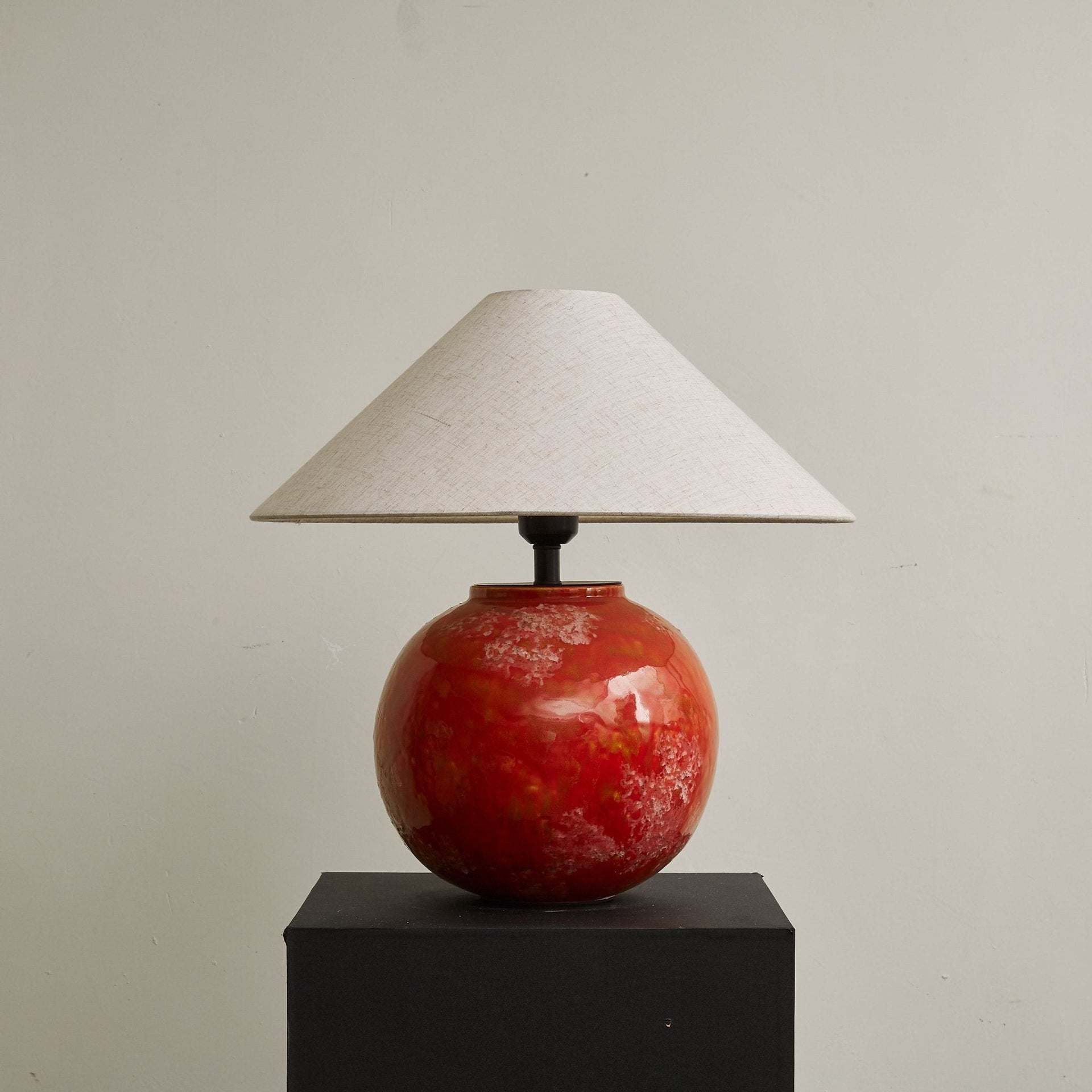 Embrale – Table Lamp with Warm Light Veil and Organic Design