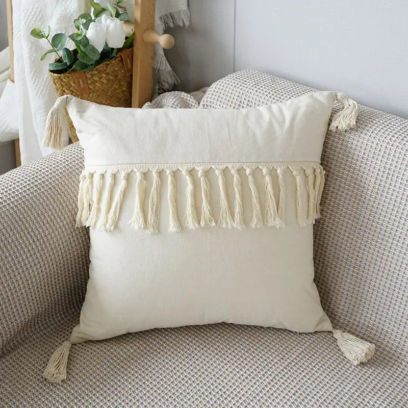 Caelenae – Decorative Cushion with Textured Pattern and Fringe