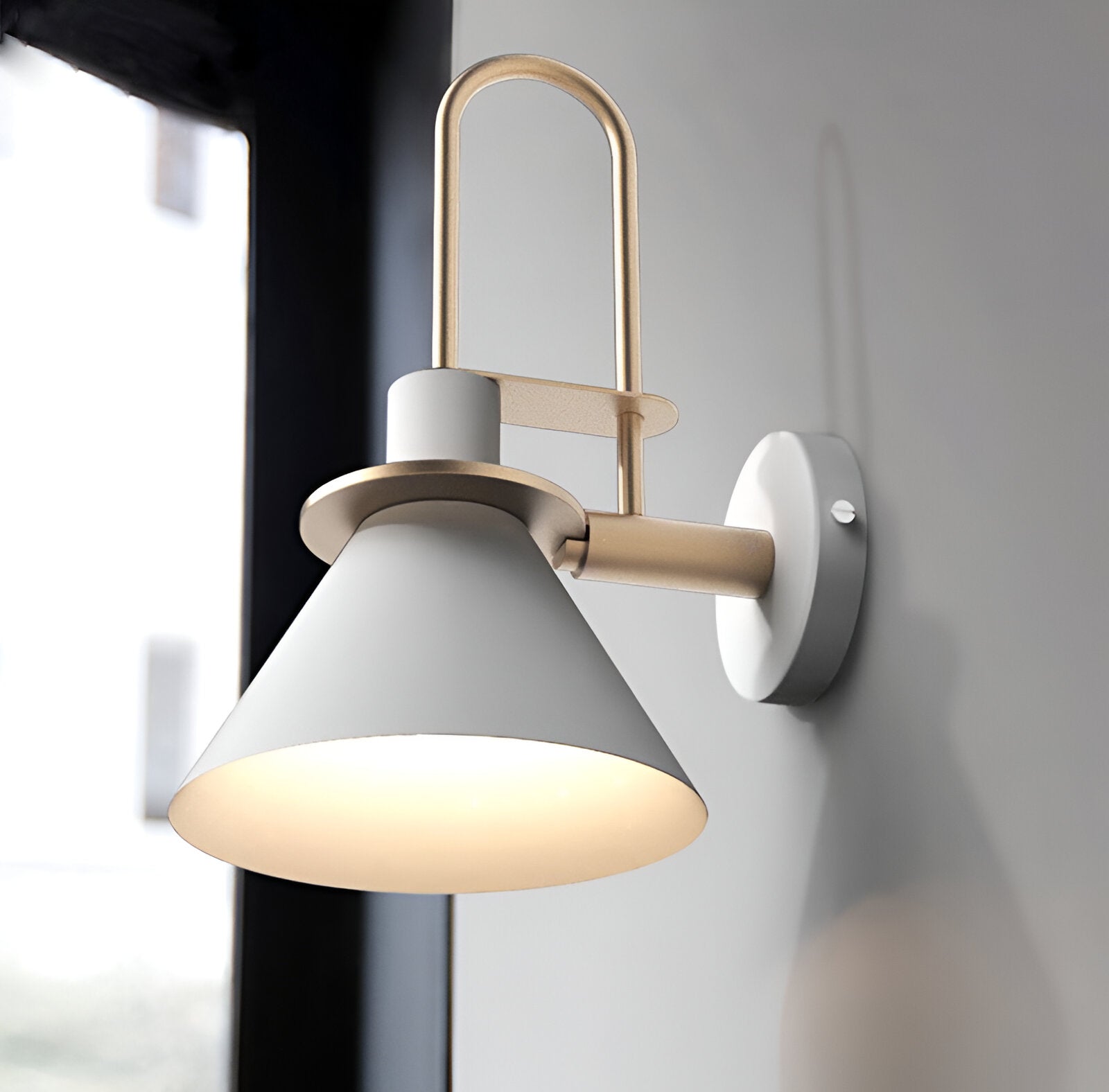Zoralia – Postmodern LED Wall Lamp Trumpet Design