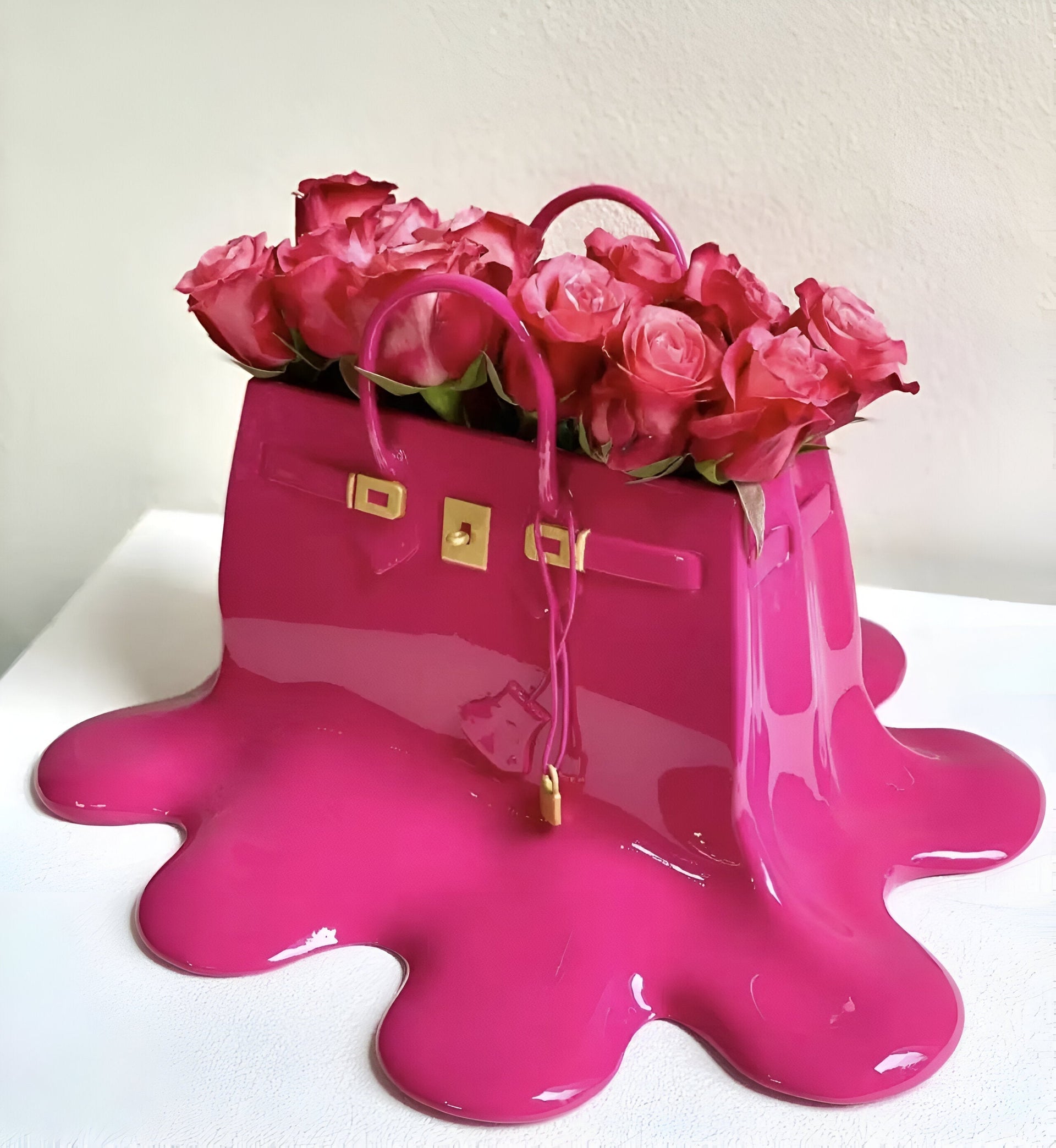 Melantha – Stylish Resin Vase Handbag Silhouette