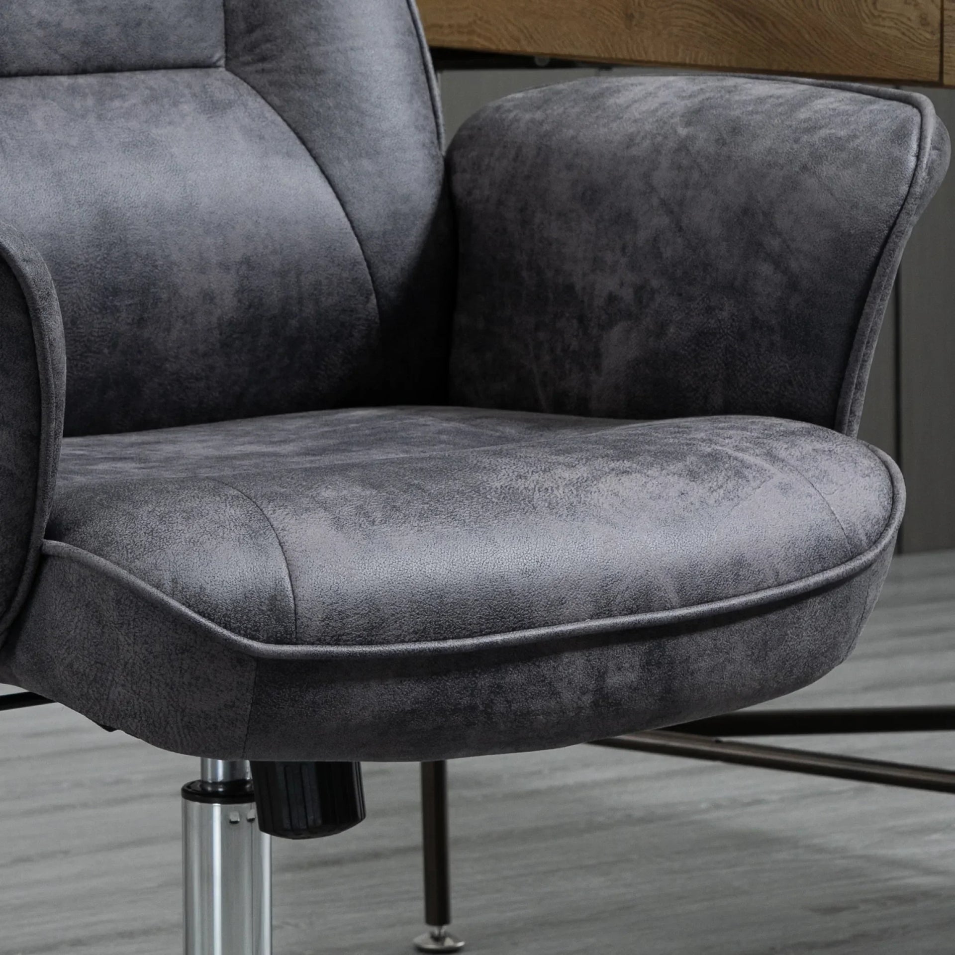 Brontes - XXL Swivel Chair with Rocking Function and Adjustable Height