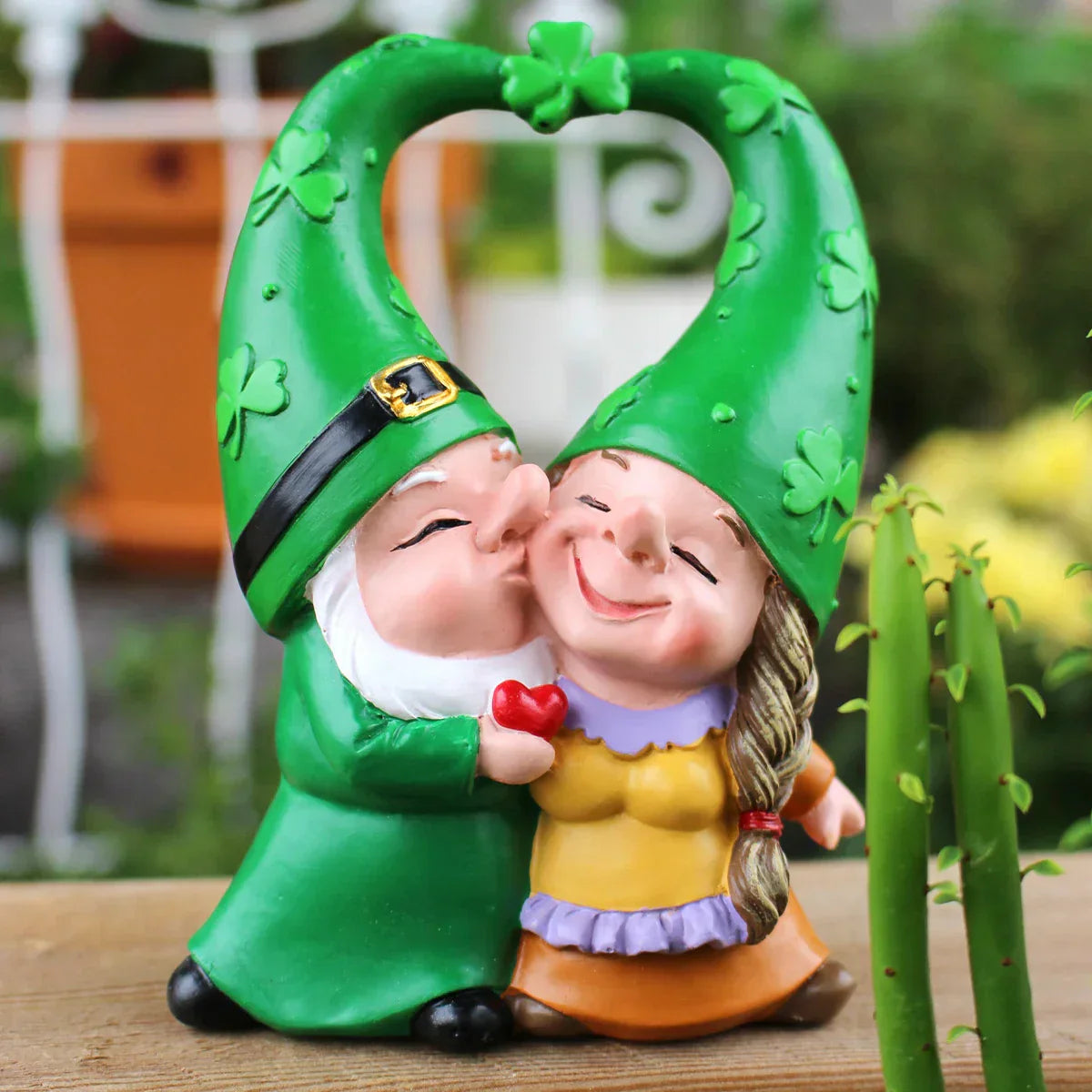 Sabinae – Handmade Resin Gnome Couple Figurine Garden Decoration