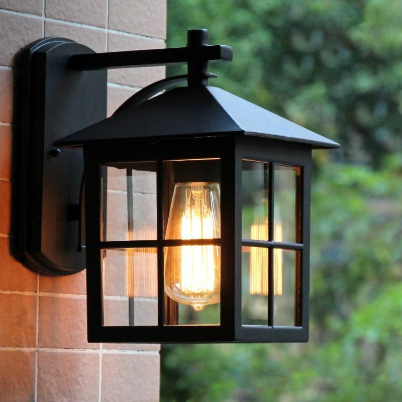 Isynora – Classic Outdoor Wall Lamp