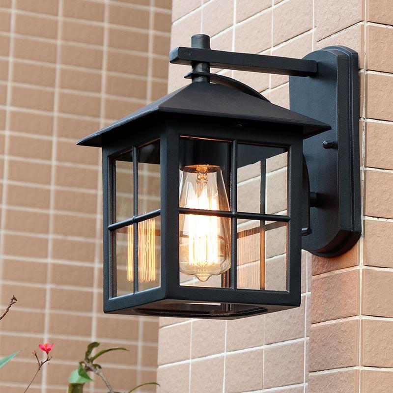 Isynora – Classic Outdoor Wall Lamp